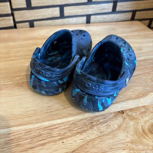 Crocs Blue Tie Dye Clogs Size C8 - Picture 7 of 9